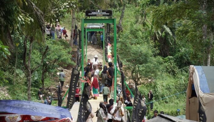 Setelah Lama Terisolasi, Warga Cimanggu Akhirnya Bisa Menyeberang Lagi Lewat Jembatan Leuwi Sintok