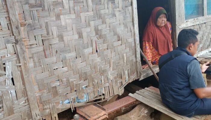 Pengurus DPC JTM Kec.Lengkong Motori Pembangunan Rumah Seorang Lansia
