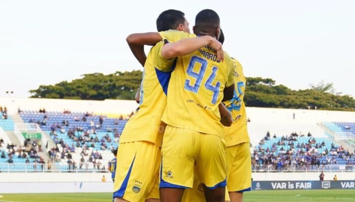 Drama di Kandang Singo Edan, Persib Bandung Tumbangkan Arema FC 2-1