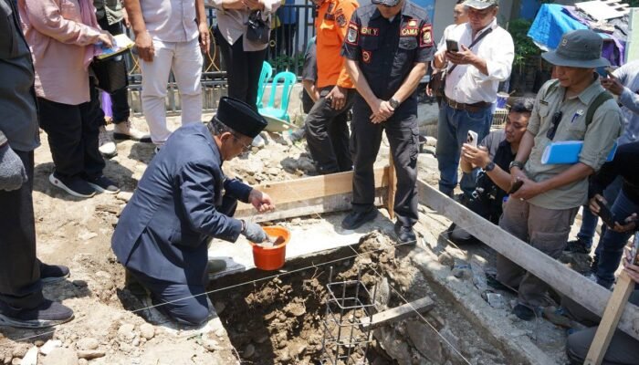 Bupati Letakan Batu Pertama Pembangunan Rumah Bagi Penyintas Bencana di Palabuhanratu