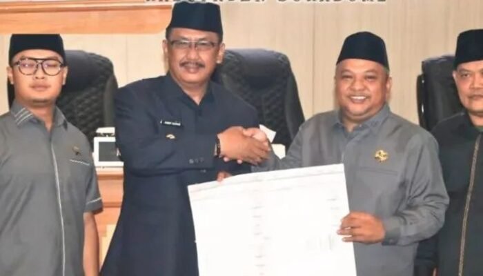 Bupati Sukabumi Hadiri Rapat Paripurna DPRD: Bahas APBD 2026 dan Raperda Penataan Pusat Perbelanjaan