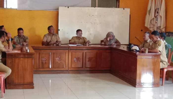 Pelayanan Tanpa Batas, Kades Cipeundeuy Instruksikan Staf Hidupkan Ponsel 24 Jam