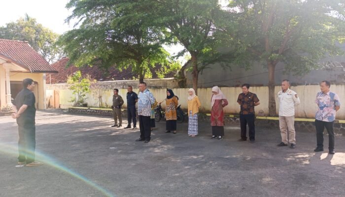 Camat Surade Pimpin Apel Pagi, Tegaskan Disiplin dan Pelayanan Prima