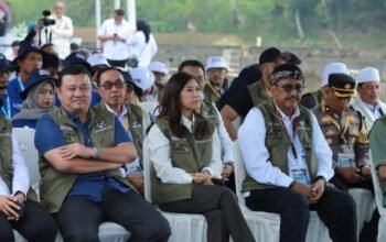 PANEN IKAN NILA BERSAMA MENKOMDIGI, BUPATI” DENGAN TEKNOLOGI BUDIDAYA IKAN LEBIH EFISIEN DAN PRODUKTIF”