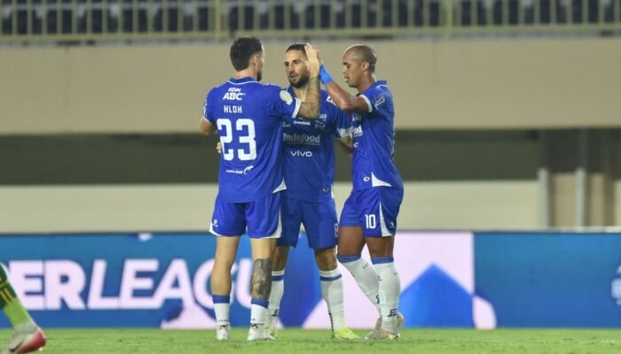 Persib Kokoh di Papan Atas Usai Libas PSBS Biak 3-0