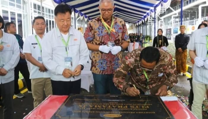 Bupati Resmikan Pembangkit Listrik Tenaga Surya Atap, Dukung Pengurangan Emisi Rumah Kaca