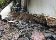 Hujan Deras Picu Banjir dan Longsor di Simpenan, Satu Jembatan Putus