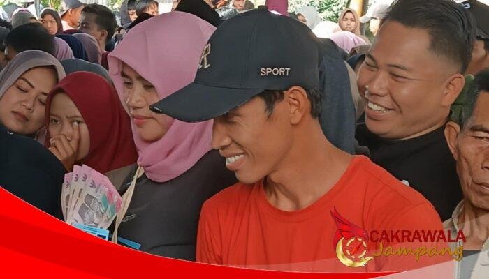 Penyaluran BLT Kesra di Jampangkulon Berjalan Lancar, 1.300 Warga Kalibunder Terima Bantuan