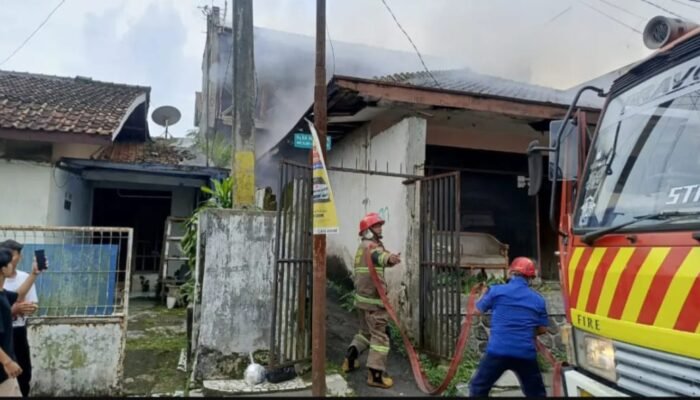 Kebakaran Hebat di Nyomplong! Rumah Kosong Ludes Dilalap Si Jago Merah