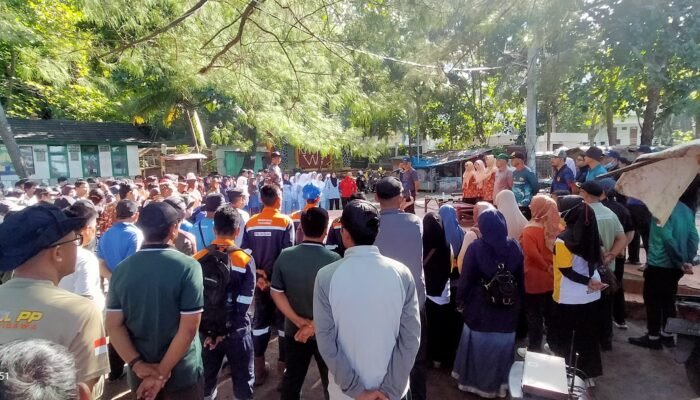 Satpol PP Kabupaten Sukabumi Turun ke Pantai, Aksi Nyata Jaga Alam Bersama