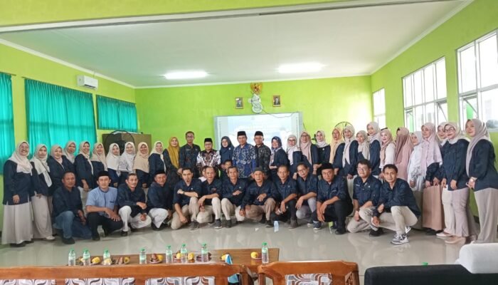 Sertijab Kepala SMAN 1 Surade, Momen Haru dan Semangat Baru