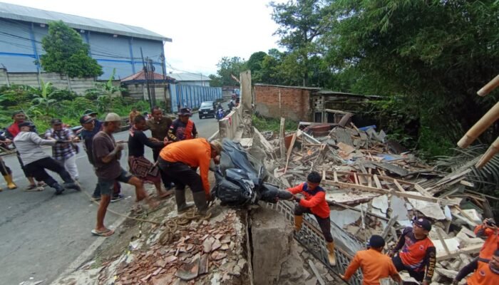 Suara Menggelegar Pecah, Rumah Mewah di Warudoyong Ambruk Seketika