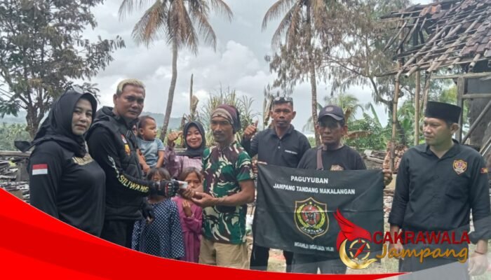 DPC JTM Ciemas Salurkan Bantuan Sosial untuk Korban Kebakaran di Kampung Ciporeang