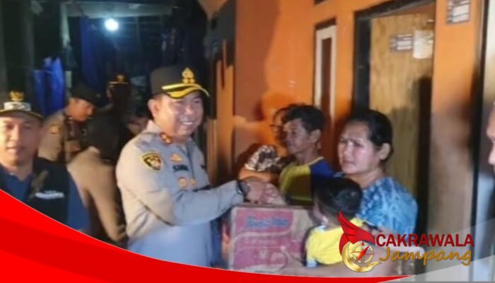 Kapolres Sukabumi Datangi Lokasi Banjir Loji, Prioritaskan Keselamatan dan Kebutuhan Warga