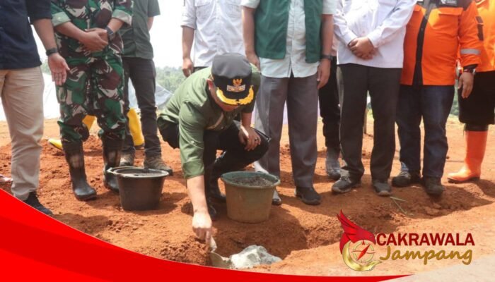 Peletakan Batu Pertama Huntara di Lengkong, Wabup Sukabumi Tekankan Kolaborasi Kemanusiaan