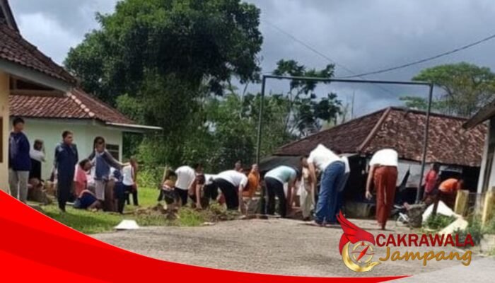 Warga Puncakmanis Ngotot Bangun Palang Pintu Buka Tutup Jalan Desa, Ini Alasannya!