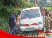 Jembatan Penghubung Antar Kampung Di Sagaranten Ambruk