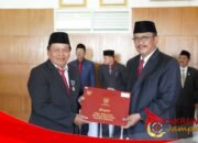 Bupati Sukabumi Anugerahkan Satyalancana Karya Satya kepada 100 PNS: “Tingkatkan Profesionalisme!”