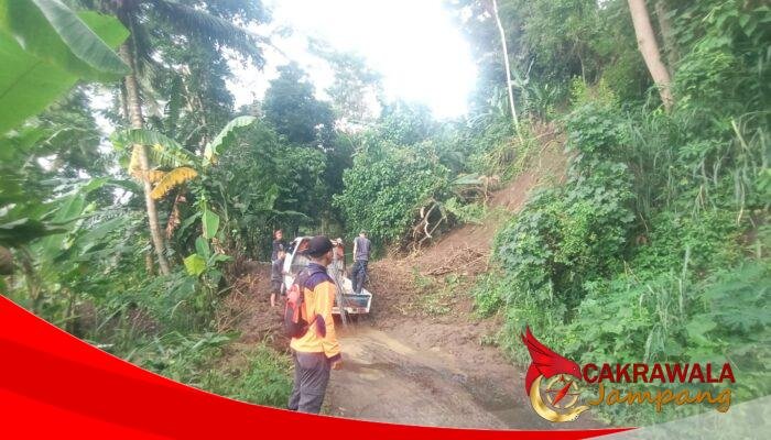 Hujan Ekstrem Picu Banjir dan Longsor di Simpenan, Akses Jalan Terganggu