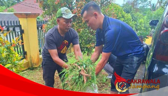 Jumat Bersih di Jampangkulon, Camat Pimpin Langsung Aksi Gotong Royong Jaga Lingkungan