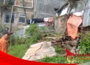 ‎Atap Rumah Warga Cibeureum Hilir Jebol Buntut Cuaca Ekstrem