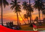 Ngabuburit dengan Cara Berbeda, Warga Pilih Menepi di Pantai Kumala