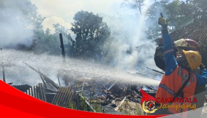 Korsleting Listrik Diduga Picu Kebakaran Dua Rumah di Cimanggu
