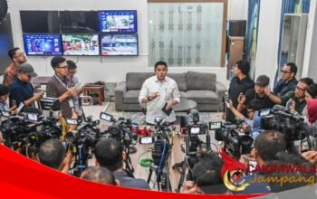 Seskab Teddy Tegaskan MBG Tidak Kurangi Anggaran Pendidikan, Program Justru Diperkuat