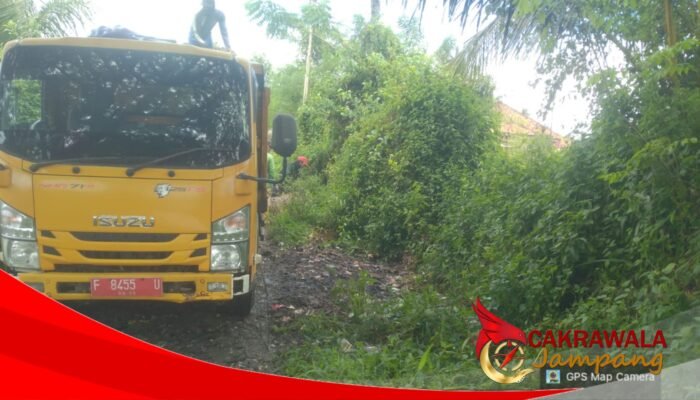 DLH Bergerak Cepat Tindaklanjuti Laporan Warga, TPS Liar di Belakang KUD Surade Dibersihkan