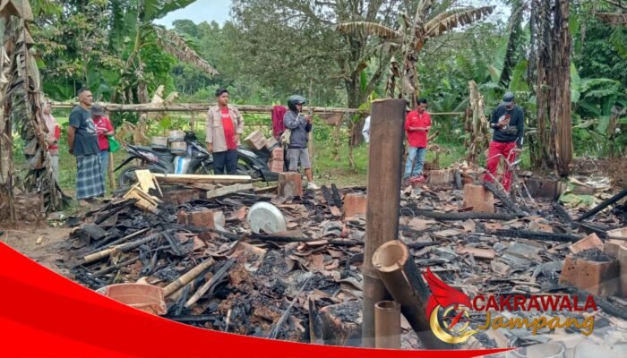 PAC PDI Perjuangan Jampangkulon Sambangi Korban Kebakaran di Mekarjaya, Salurkan Bantuan Sembako