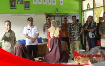 Wabup Dampingi Wamendikdasmen, Tinjau Program unggulan SDN 1 dan Pembelajaran Modern di SRMP 7