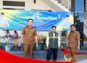 Satpol PP Kecamatan Surade Pasang Baliho Muhibah Ramadan 1447 H di Area Masjid Al-Jalil